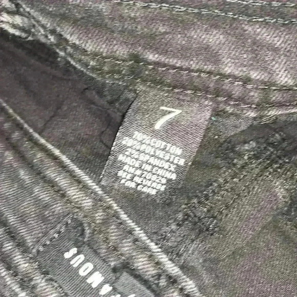 Almost Famous Juniors Black Square Neck Distressed Skinny Denim Overalls Size 7 - Picture 11 of 12